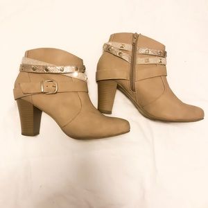 REMOVING SOON Jennifer Lopez Tan Booties